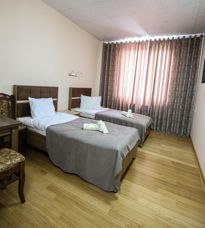 Hotel Mars Zugdidi Extérieur photo