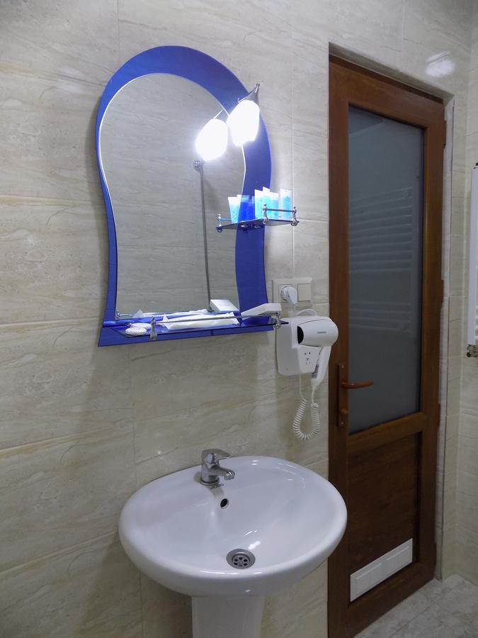 Hotel Mars Zugdidi Extérieur photo