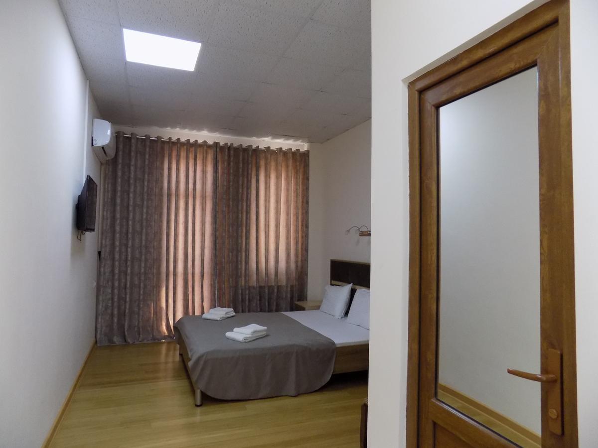 Hotel Mars Zugdidi Extérieur photo