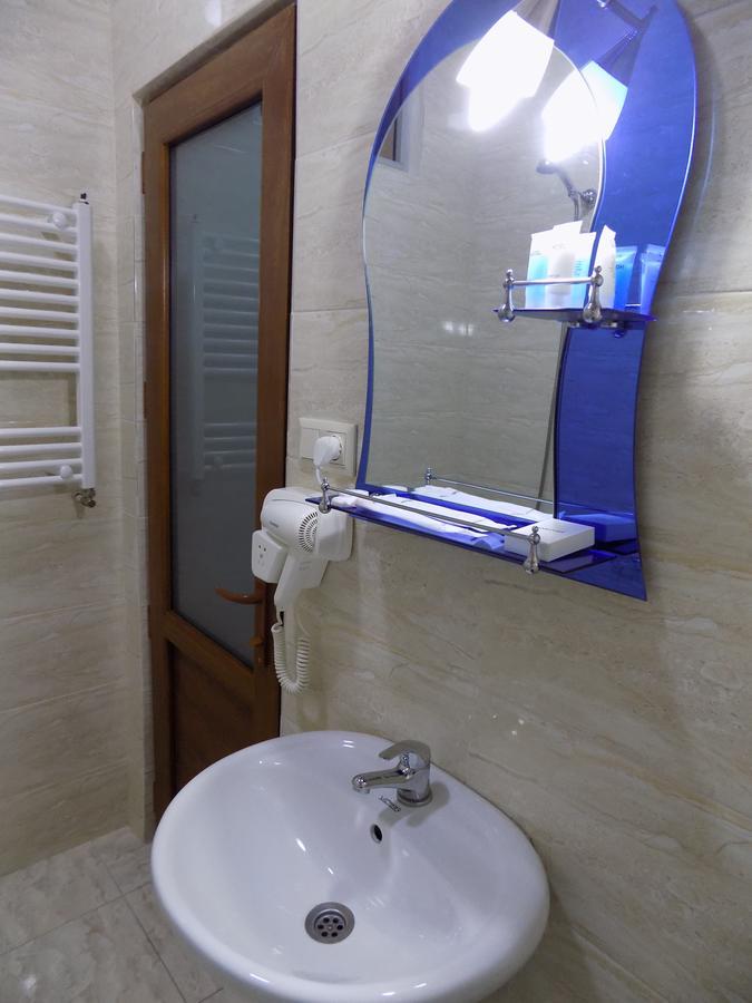 Hotel Mars Zugdidi Extérieur photo
