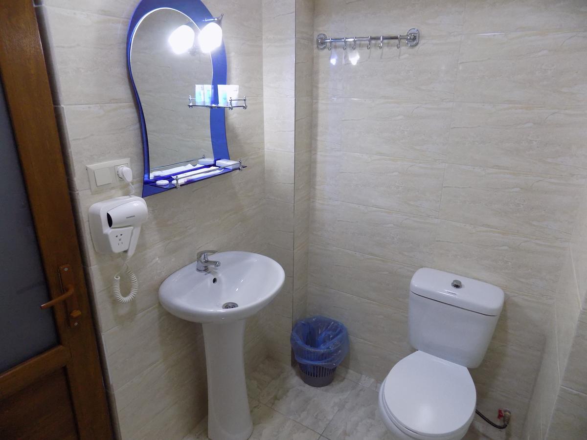 Hotel Mars Zugdidi Extérieur photo