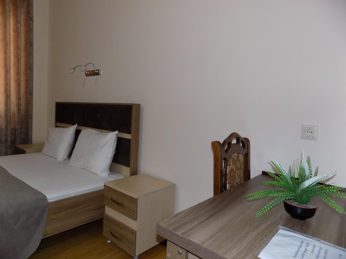 Hotel Mars Zugdidi Extérieur photo