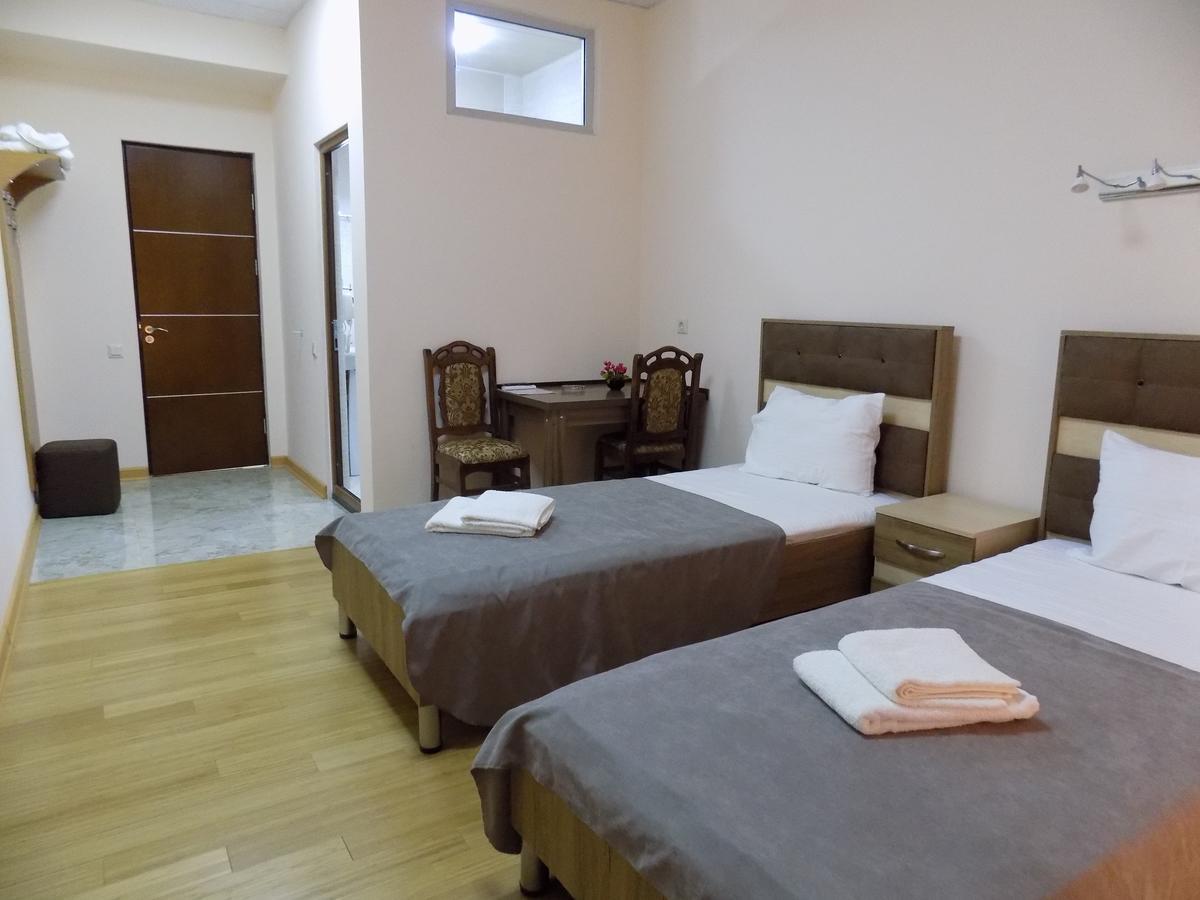 Hotel Mars Zugdidi Extérieur photo